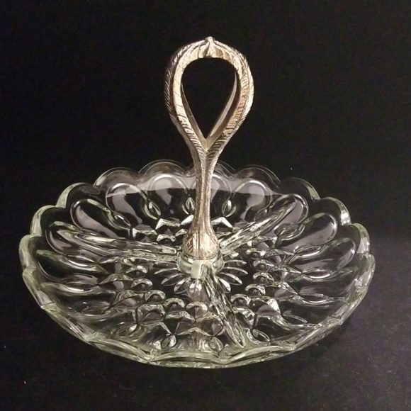 Pressed glass, relish/serving dish EUC - Picture 1 of 8